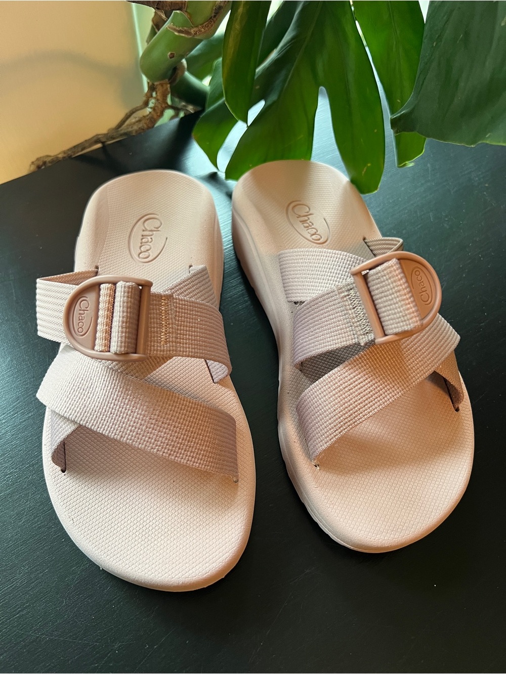 Chaco Cushz Slide Size 8 Pink